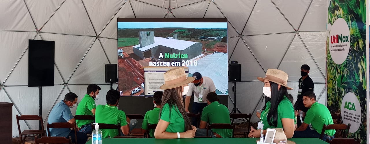 Vai fazer um evento, e gostaria de saber quantas pessoas comportam por tenda?